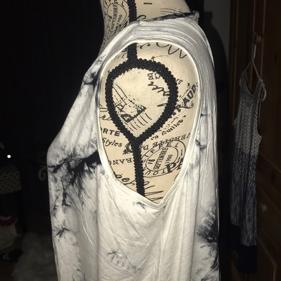 Brand New, Never worn!  Tie die side not shirt - Picture 4 of 8